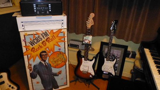 Hans donated his Stratocaster in the color 'sunburst' to