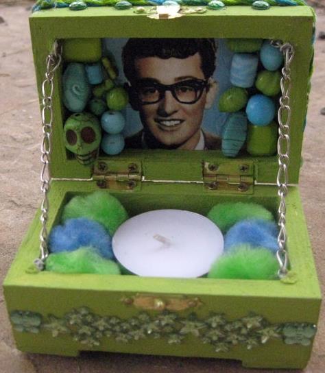 They call it Buddy Holly altar, oops !