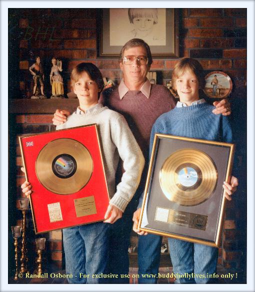 RANDALL_OSBORN_PHOTO_OF_NIKI_SULLIVAN_WITH_THE_TWINS_FOR_BUDDY_HOLLY_LIVES_ONLY_-_DON'T_COPY_!!!