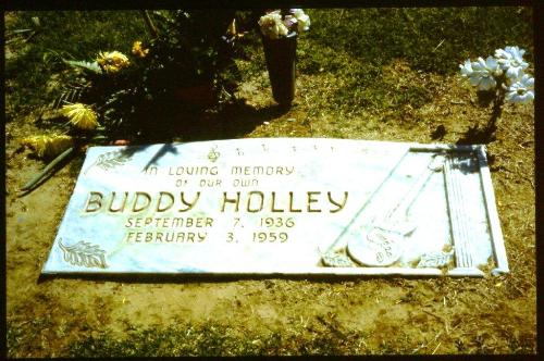 BUDDY_HOLLEY_GRAVE_LUBBOCK_TEXAS_1992.jpg