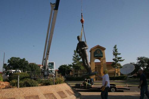 Buddy_Holly_Statue_Removal_2.jpg