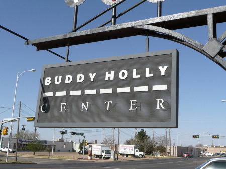 Schild vor dem Buddy Holly Center
