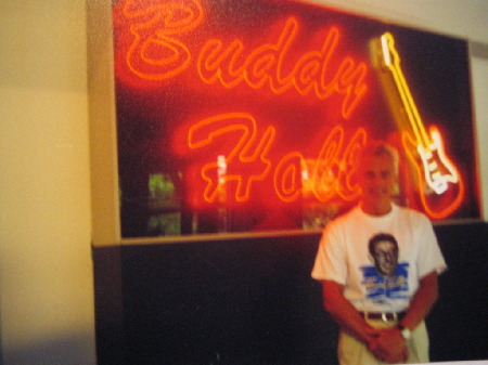 Red_neon_lights:BUDDY_HOLLY.jpg