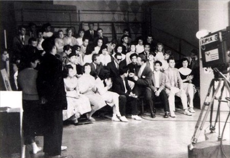 Buddy_Holly_and_Joe_B_Mauldin_KPIX_San_Francisco_11th_of_June_1958.jpg