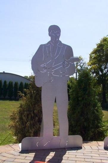 RITCHIE_VALENS_MONUMENT.jpg