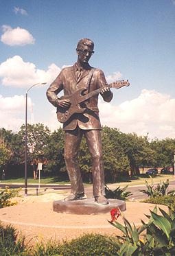 BUDDY_HOLLY_STATUE.jpg